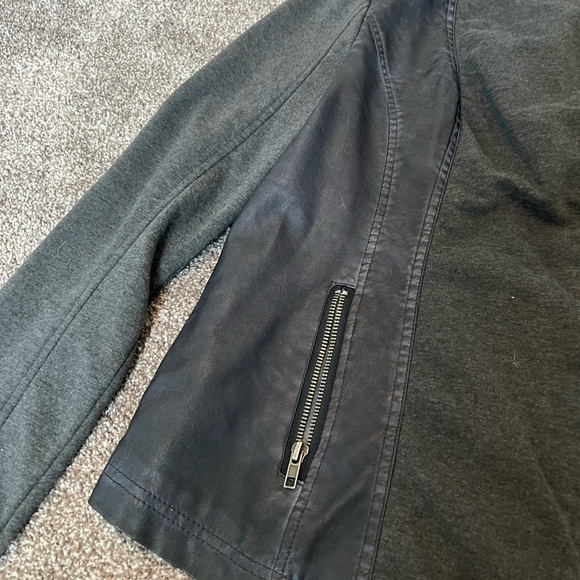 Buckle Jacket - Picture 5 of 5